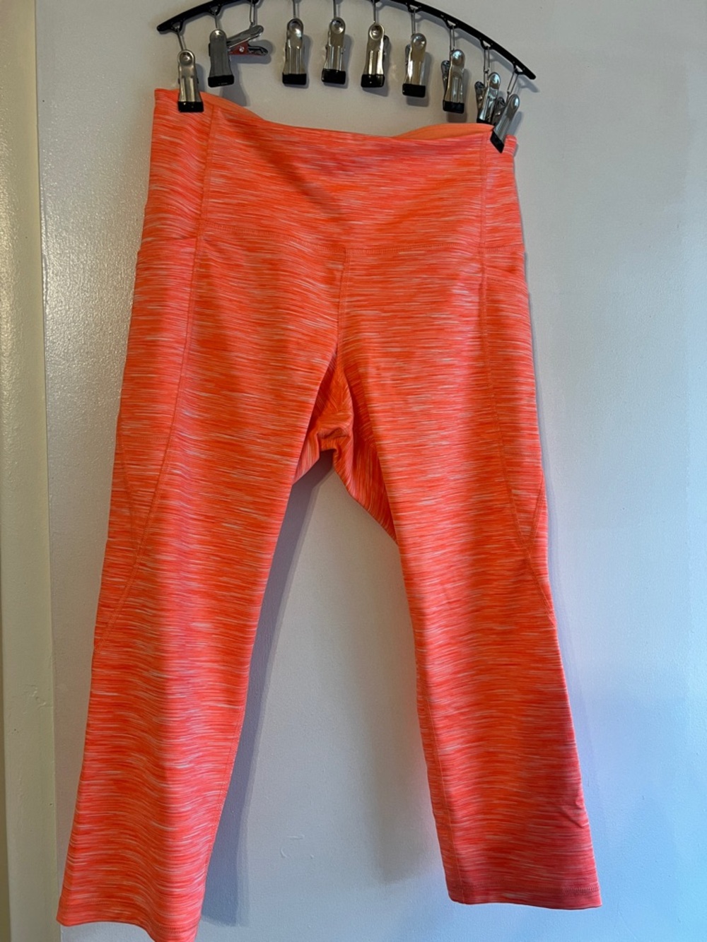 Old Navy Coral Space-Dye Capri Leggings